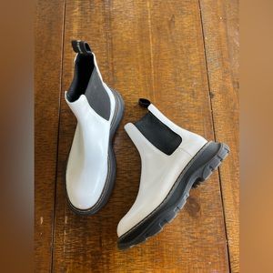 Alexander McQueen White Leather Tread Slick Chelsea Boots